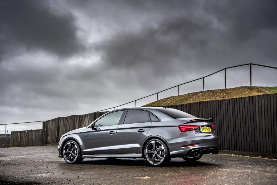  Audi RS3 Sedan Sport Edition (8V) 2019 года  (UK) (фото 20 из 40)